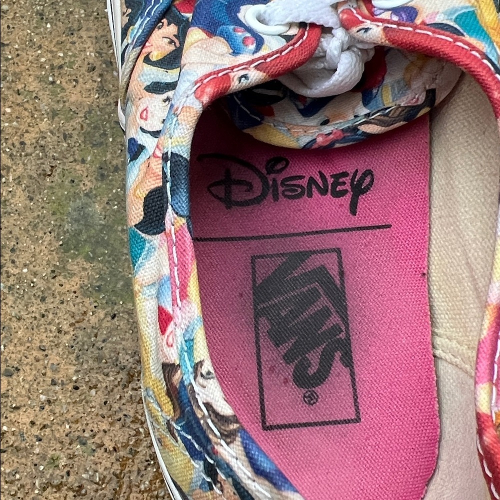 VANS x Disney Princess Old School Sneaker Shoe Women's Size 7 Men's Size 5.5 - Picture 4 of 9